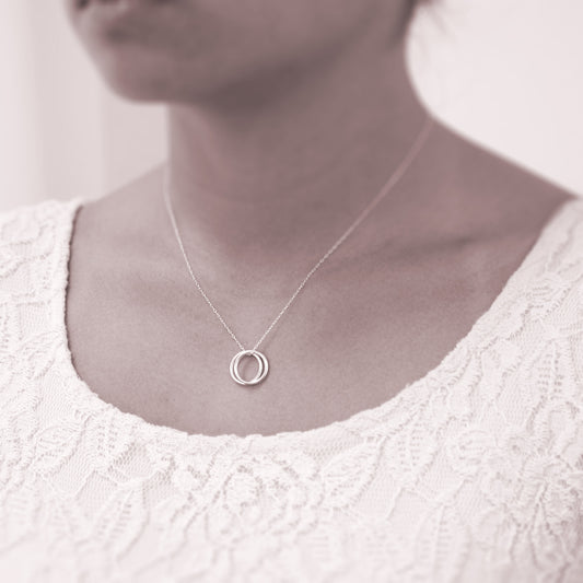 Personalized necklace - silver best friends necklaces - sterling silver custom jewelry for best friend or sister. Perfect gift for sisters or best friends. Interlocking silver rings to represent BFFs.