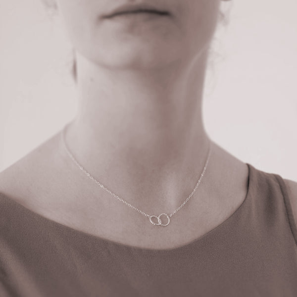Personalized necklace - silver best friends necklaces  - sterling silver custom jewelry for best friend or sister. Perfect gift for sisters or best friends. Interlocking silver rings to represent BFFs.