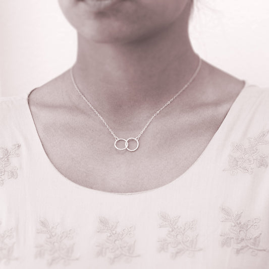 Personalized necklace - silver best friends necklaces  - sterling silver custom jewelry for best friend or sister. Perfect gift for sisters or best friends. Interlocking silver rings to represent BFFs. 