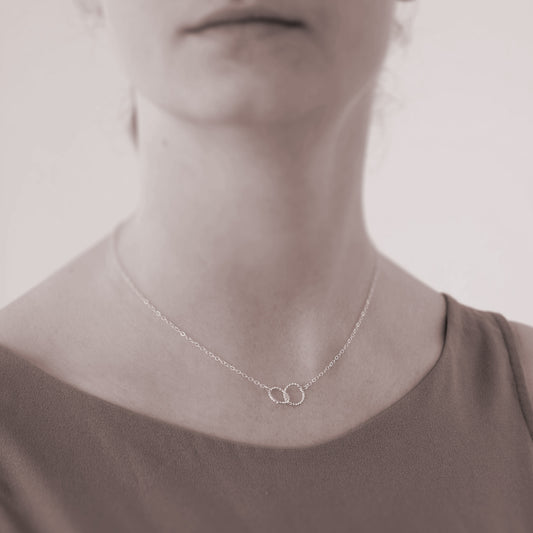 Personalized necklace - silver best friends necklaces  - sterling silver custom jewelry for best friend or sister. Perfect gift for sisters or best friends. Interlocking silver rings to represent BFFs. 